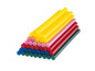 Gele, roze, rode en groene lijmsticks.