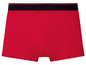 Rode onderbroek met een zwarte tailleband.