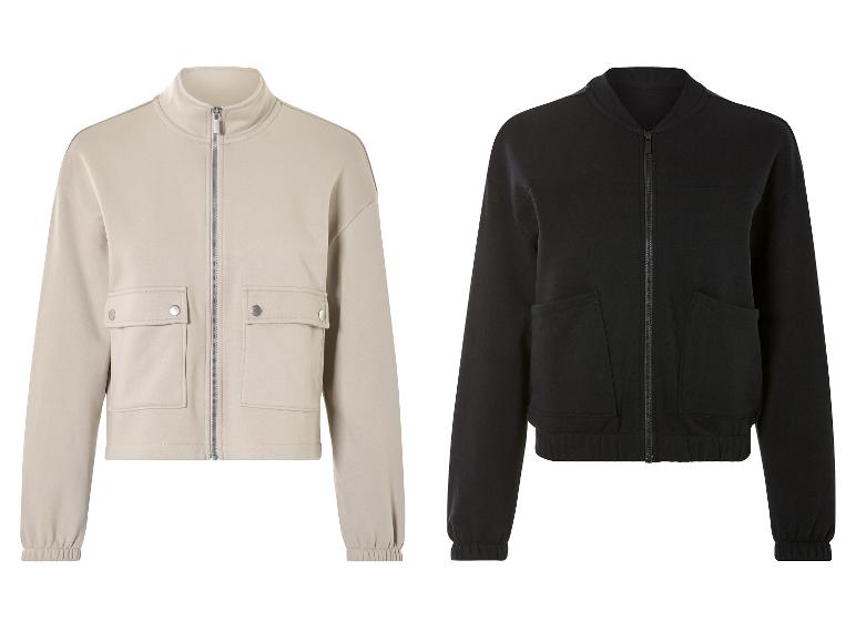 Twee zip-jacks: een beige met grote zakken en een zwarte.