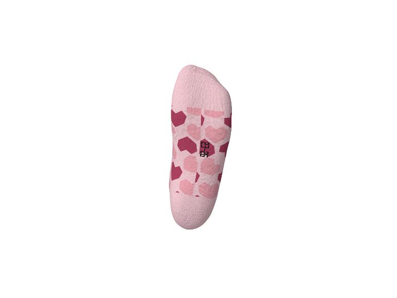 Roze sok met een patroon van roze en bordeauxrode zeshoeken, met het nummer '23-26'.