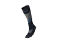 Zwarte sportcompressiesok met grijze en blauwe details.