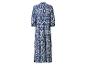 Blauw-witte maxi-jurk met ikatprint en 3/4 mouwen.
