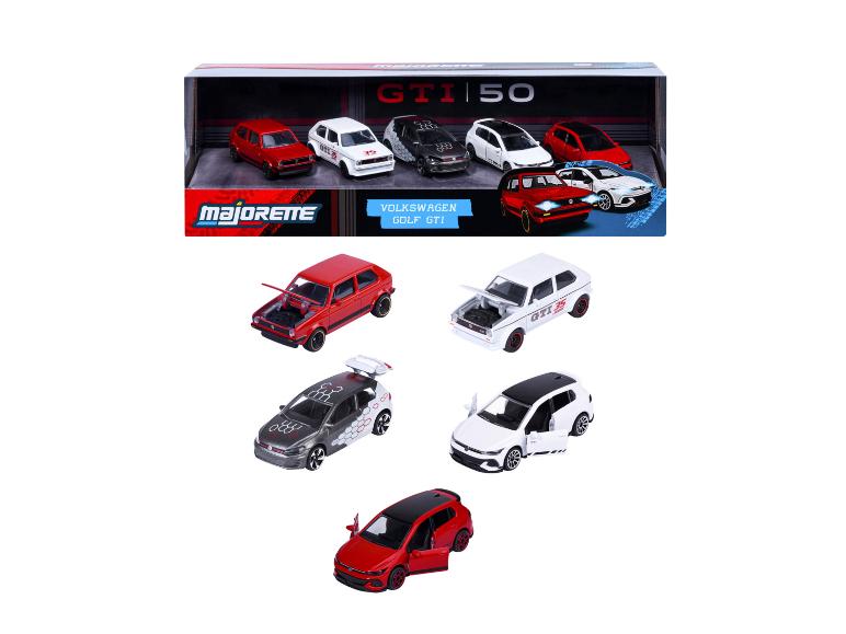 Set van 5 Golf GTI modelauto's in doos, met geopende motorkappen en deuren.
