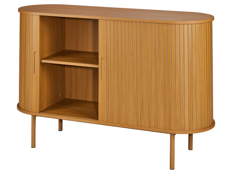 Licht houten dressoir met rolluikdeuren en interne planken.