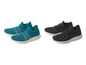 Twee paar blauwe en zwarte sneakers