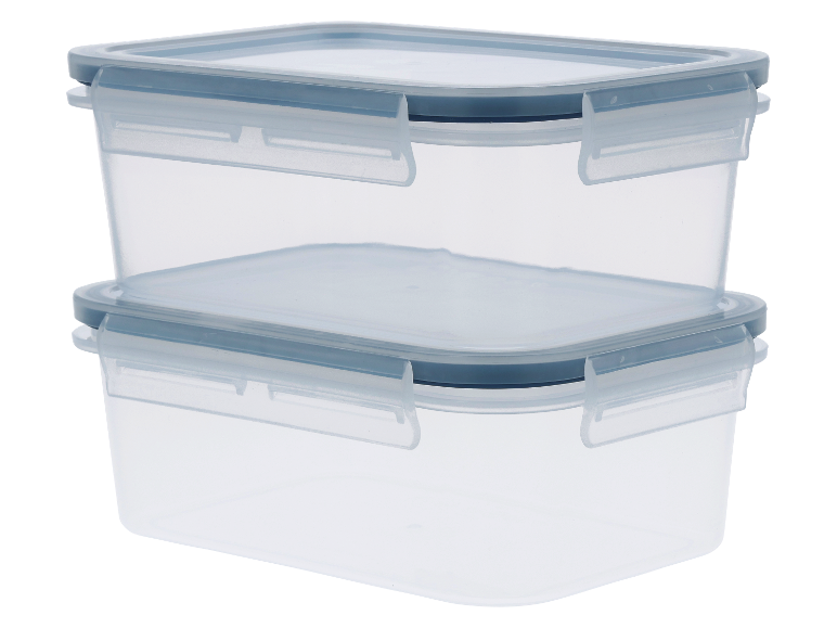 Twee transparante plastic opbergdozen op elkaar gestapeld.