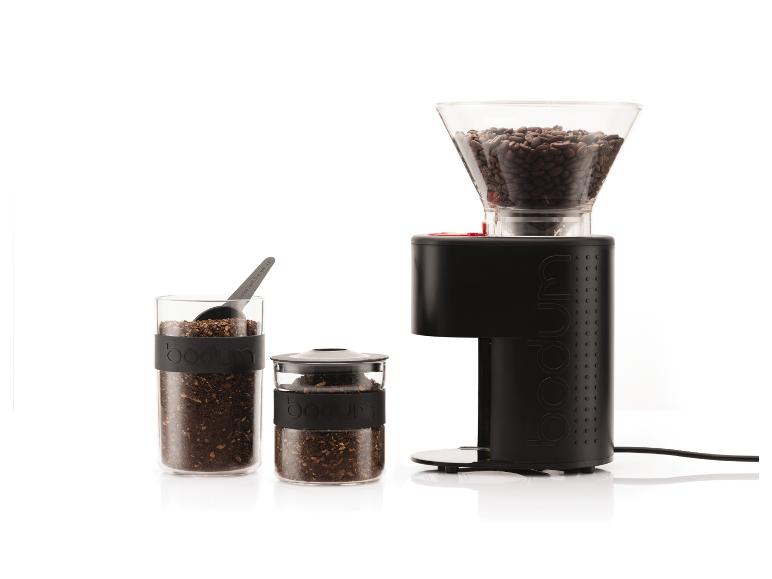 Bodum koffiemolen en twee koffiecontainers, één met een lepel.
