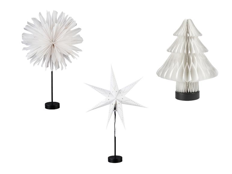 Witte papieren kerstdecoraties, waaronder een ster, een boom en een bal