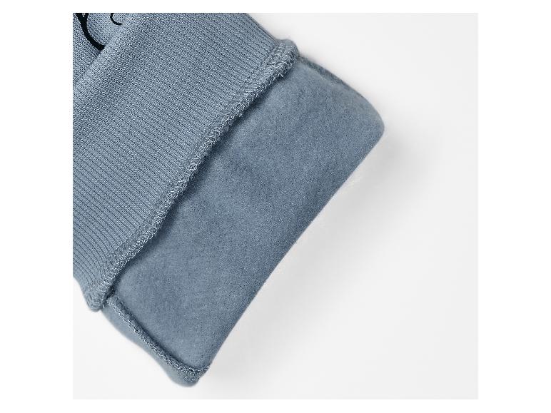 Blauwe mouw van een sweatshirt met geribbelde manchet en fleece voering