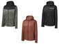 Drie softshell jassen met capuchon in verschillende kleuren.