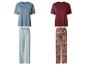 Twee sets damespyjama's: blauw gestreept en bordeauxrood met patroon.