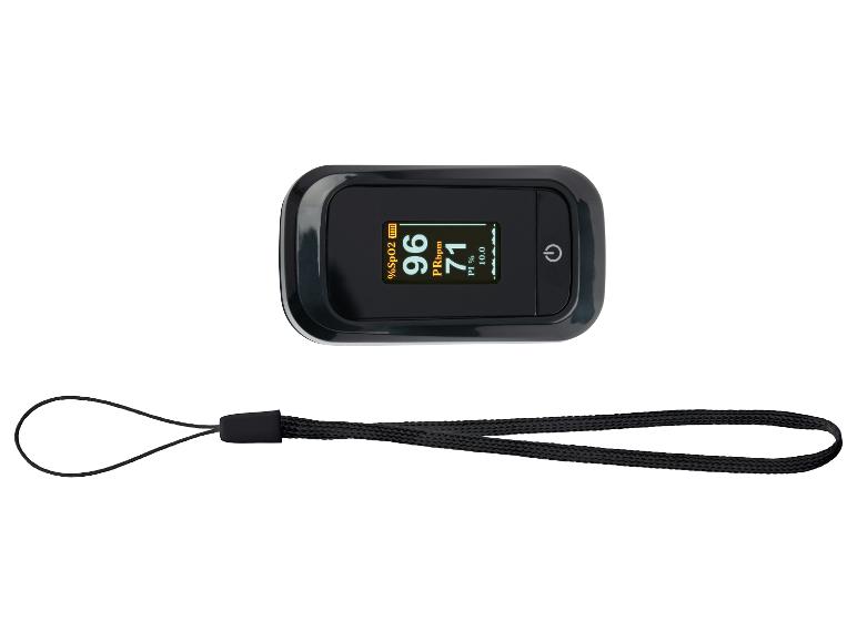 Zwarte pulsoximeter met scherm dat 96% SpO2 en 71 PRbpm toont, met een polsbandje.