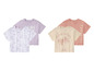 Twee sets met korte mouwen: een met gestreepte en effen T-shirts en een met 'Sunset Beach' en 'Paradise' prints.