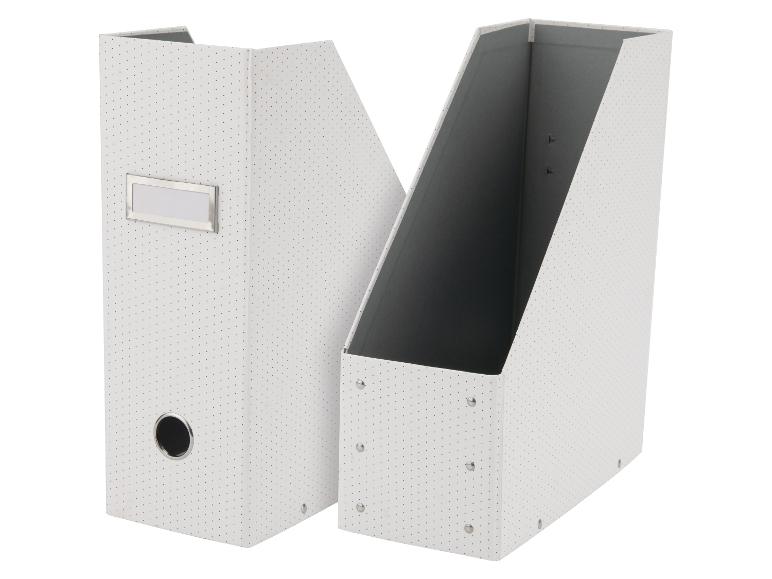 Twee witte mapjes met stippen, een open en een dicht.