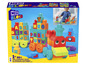 Een Mega Bloks ABC-trein van Fisher-Price met letters en cijfers om mee te spelen.
