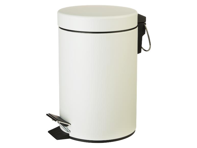 Witte pedaalemmer, minimalistisch design.