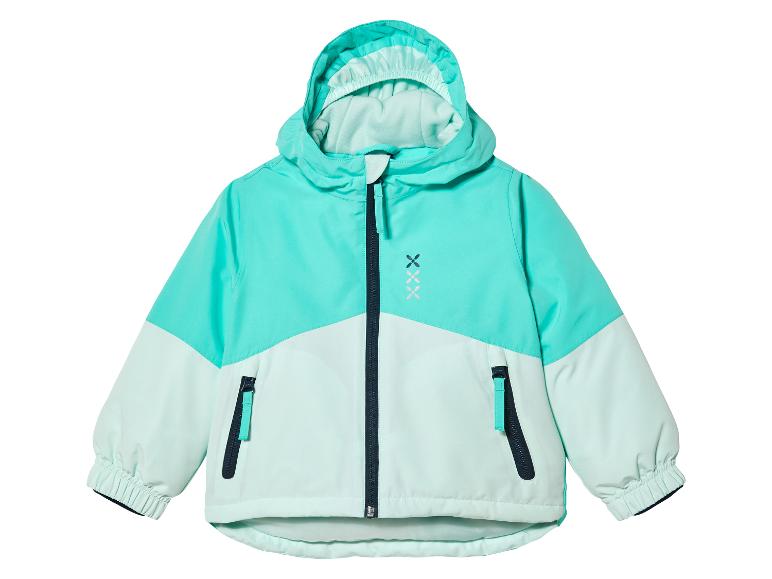 Een mintgroene winterjas met capuchon.