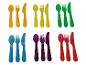 Kleurrijk plastic bestek voor kinderen in oranje, geel, groen, blauw, paars en rood.