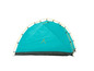 Een turquoise tent met gele stokken