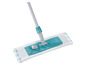 Een blauwe vloerwisser met een witte microvezeldoek.