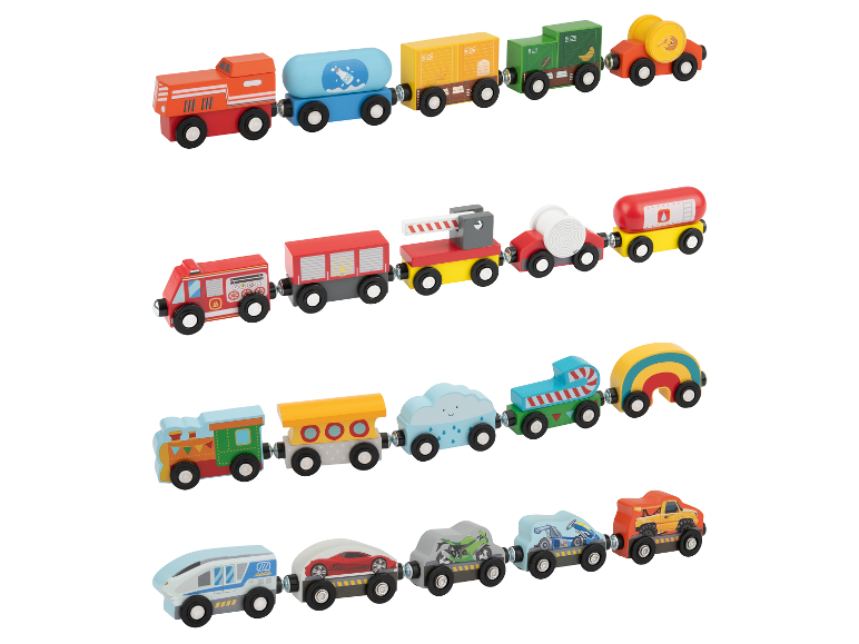 Houten speelgoedtreinset met diverse wagons en voertuigen.