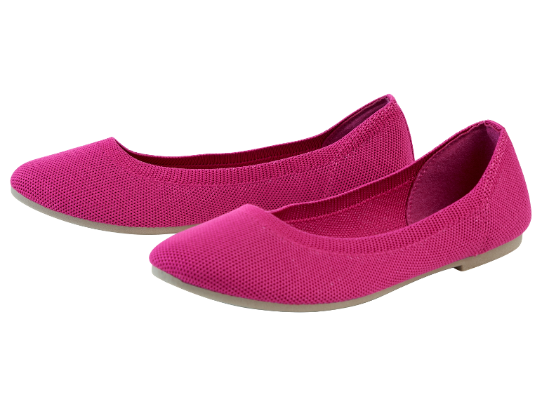 Twee paar roze gebreide ballerina's.