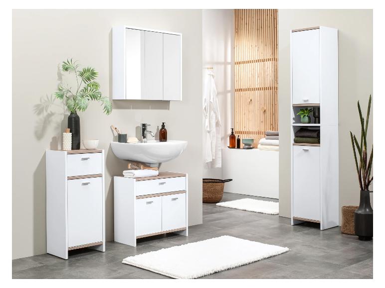 Modern wit badkamermeubilair met houten accenten.