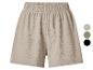 Beige getextureerde shorts met elastische tailleband, getoond met kleuropties.