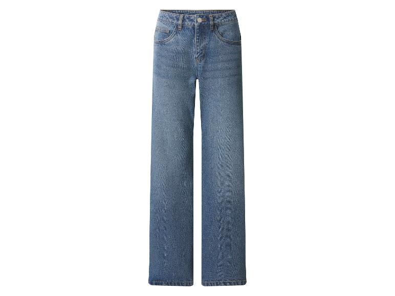 Blauwe jeans met hoge taille en wijde pijpen.
