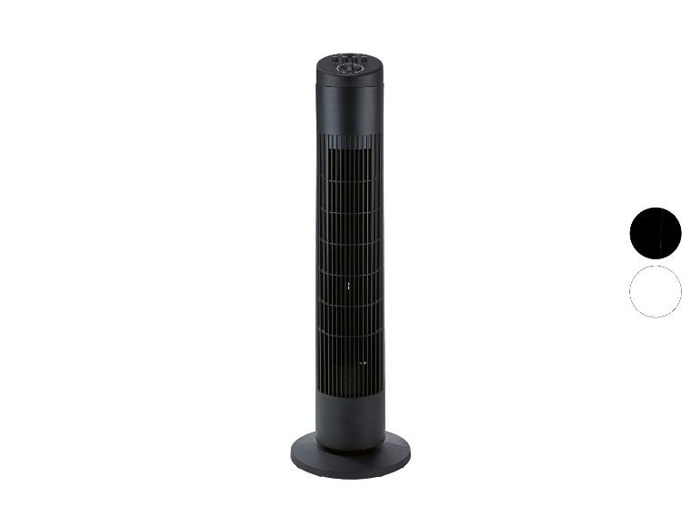 Zwarte torenventilator met bedieningspaneel bovenaan, op een witte achtergrond.