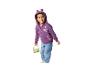 Peuter in paarse eenhoorn hoodie en jeans, met een speelgoedcamera.