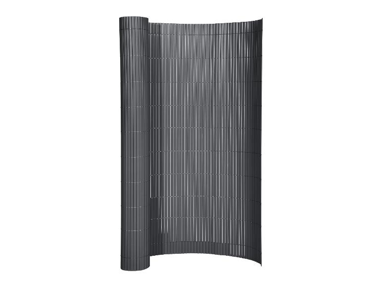 Donkergrijs tuinscherm, gedeeltelijk opgerold