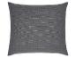 Donkergrijze kussen met horizontale strepen.