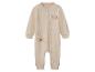 Beige babyboxpakje met slapende Winnie de Poeh op de maan.