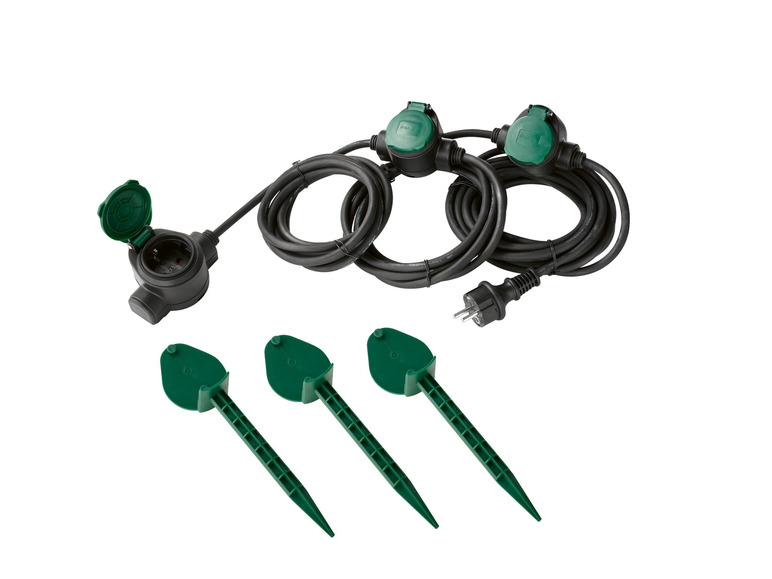 Een verlengsnoer met drie groene grondpennen.