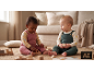 Twee baby's spelen met houten speelgoed op een vloerkleed in een woonkamer.