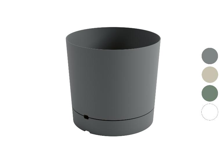 Grijze cilindrische plastic plantenpotten, verkrijgbaar in verschillende kleuren.