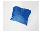 Een opvouwbare, donkerblauwe tas, compact en praktisch.