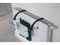 Radiator droogrek met sokken en kleding.