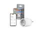 Slimme stekker met energiemeter en mobiele app-interface voor bediening en monitoring.