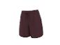 Bordeauxrode dames shorts met trekkoord in de taille.