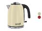Een crèmekleurige waterkoker van Russell Hobbs met een zwart handvat.
