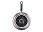 Onderkant van de Tefal Elemental pan 28 cm van gerecycled aluminium.
