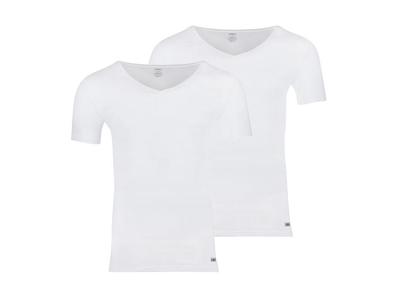 Twee witte V-hals T-shirts, één voor de ander.