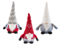 Drie decoratieve kabouters: één grijs met stippen, één rood met hart en één wit pluizig.