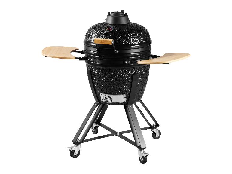 Zwarte kamado grill met houten zijplanken en wielen