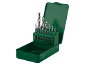 Groene metalen doos met een set spiraalboren in verschillende maten.