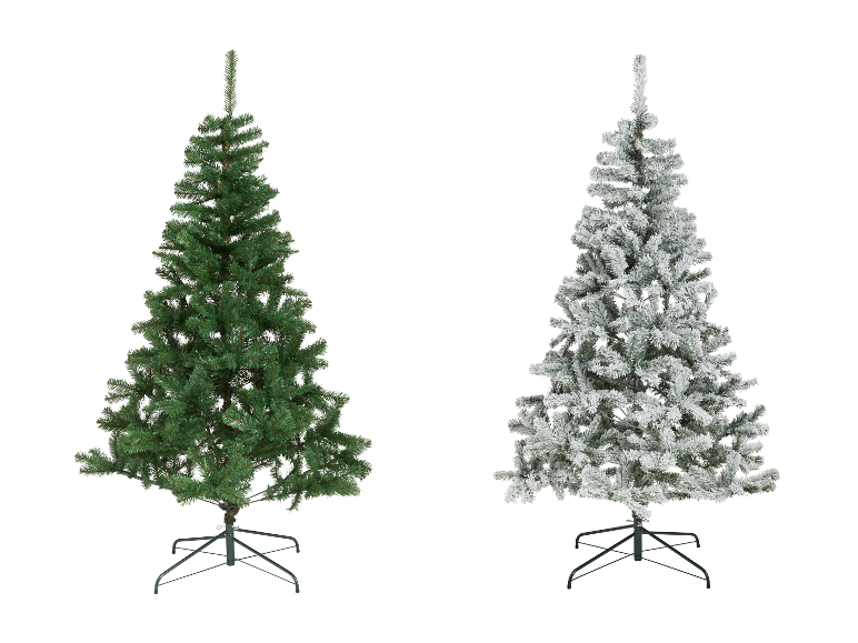 Twee kunstkerstbomen, één groen en één besneeuwd, op een witte achtergrond.