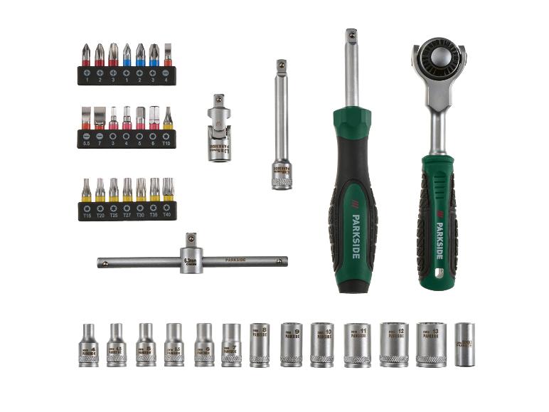Een Parkside gereedschapset met schroevendraaiers, bits, doppen en een ratel.