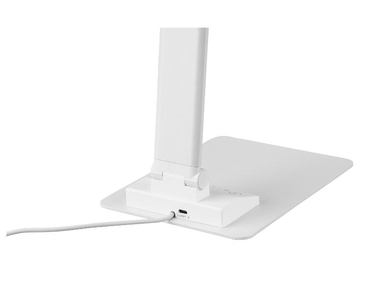 Witte bureaulamp met verstelbare arm en aangesloten USB-kabel